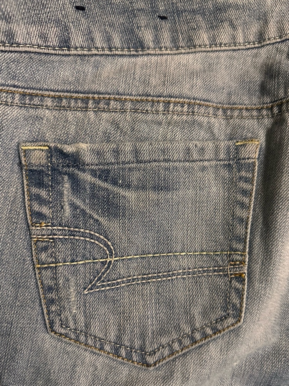 American Eagle Favorite Boyfriend Distressed Jeans Size 8 Light Wash - Picture 10 of 10